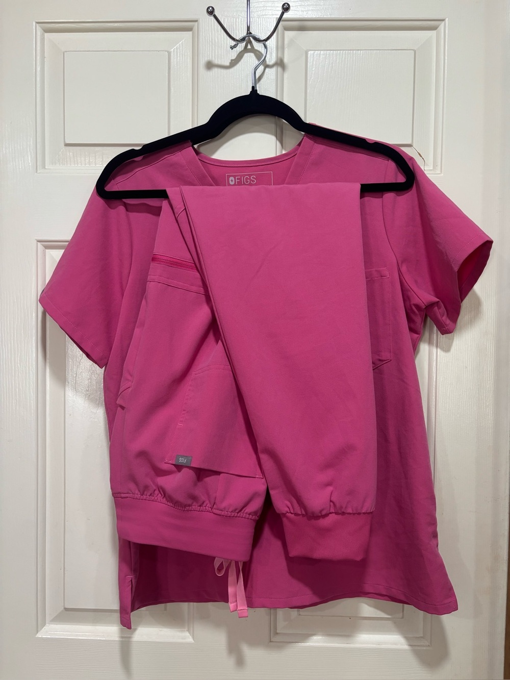 Figs F**ing Pink Catarina Scrub Top & HW Zamora Joggers-MEDIUM